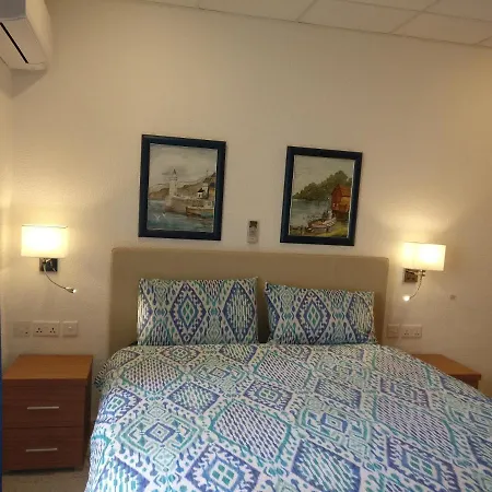 Beachfront Seaview Haven: Malta's Coastal Retreat Apartment Mellieha