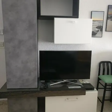 Beachfront With Seaviews No56 Award Winner Unbeatable Location For Closeness To The Sea Ideal For Guests Looking For Winter Spring And Autumn Breaks In Sunny Malta Also Ideal For Coastal Hikers Lägenhet *