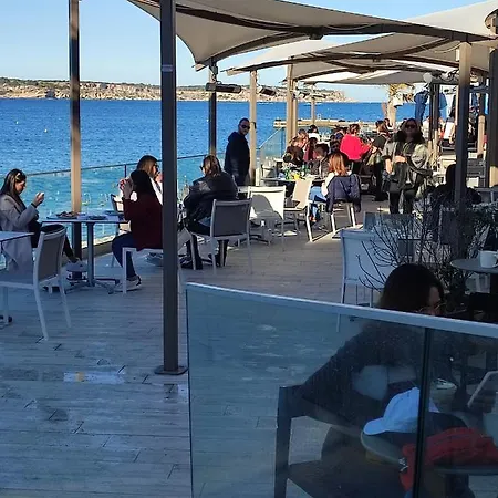 Apartment Beachfront Seaview Haven: Malta's Coastal Retreat Mellieha