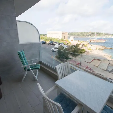 Beachfront Seaview Haven: Malta's Coastal Retreat Mellieha