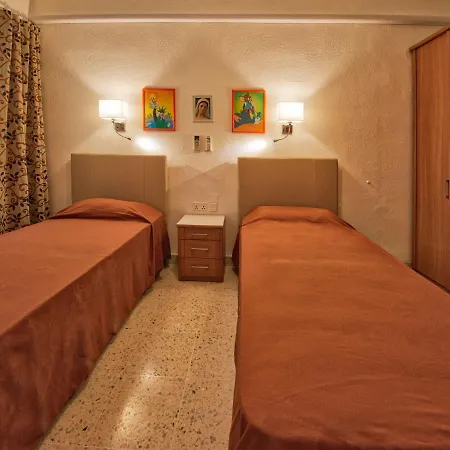 Beachfront Seaview Haven: Malta's Coastal Retreat Apartment