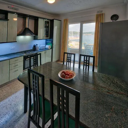 Beachfront Seaview Haven: Malta's Coastal Retreat Apartment
