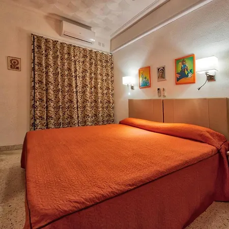 Beachfront Seaview Haven: Malta's Coastal Retreat