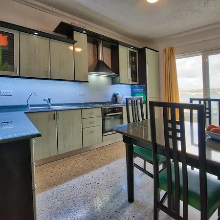 Beachfront Seaview Haven: Malta's Coastal Retreat