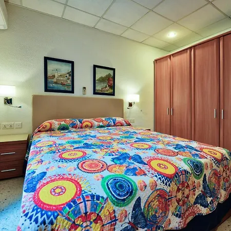 Beachfront Seaview Haven: Malta's Coastal Retreat Mellieha