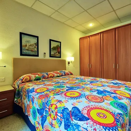 Beachfront Seaview Haven: Malta's Coastal Retreat