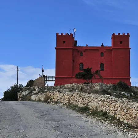 Lägenhet Beachfront With Seaviews No56 Award Winner Unbeatable Location For Closeness To The Sea Ideal For Guests Looking For Winter Spring And Autumn Breaks In Sunny Malta Also Ideal For Coastal Hikers *