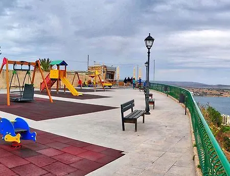 アパート Beachfront With Seaviews No56 Award Winner Unbeatable Location For Closeness To The Sea Ideal For Guests Looking For Winter Spring And Autumn Breaks In Sunny Malta Also Ideal For Coastal Hikers