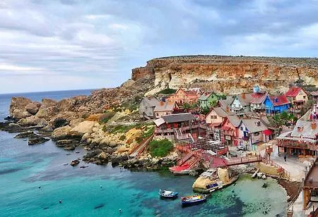 Apartment Beachfront Seaview Haven: Malta's Coastal Retreat Mellieha