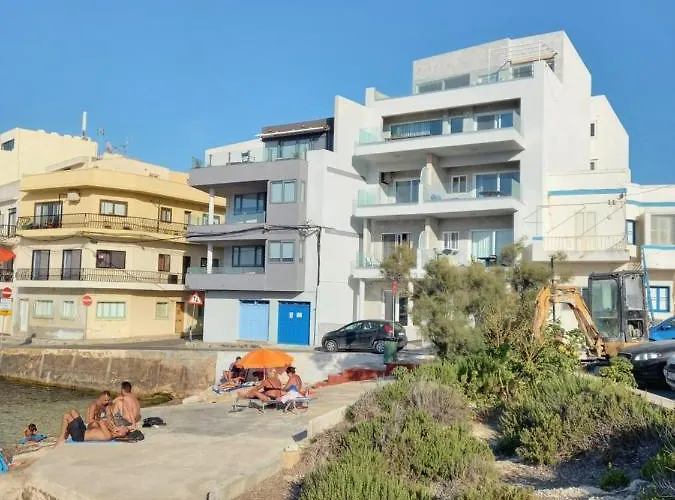 شقة Beachfront With Seaviews No56 Award Winner Unbeatable Location For Closeness To The Sea Ideal For Guests Looking For Winter Spring And Autumn Breaks In Sunny Malta Also Ideal For Coastal Hikers المليحة