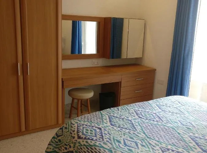 شقة Beachfront With Seaviews No56 Award Winner Unbeatable Location For Closeness To The Sea Ideal For Guests Looking For Winter Spring And Autumn Breaks In Sunny Malta Also Ideal For Coastal Hikers المليحة