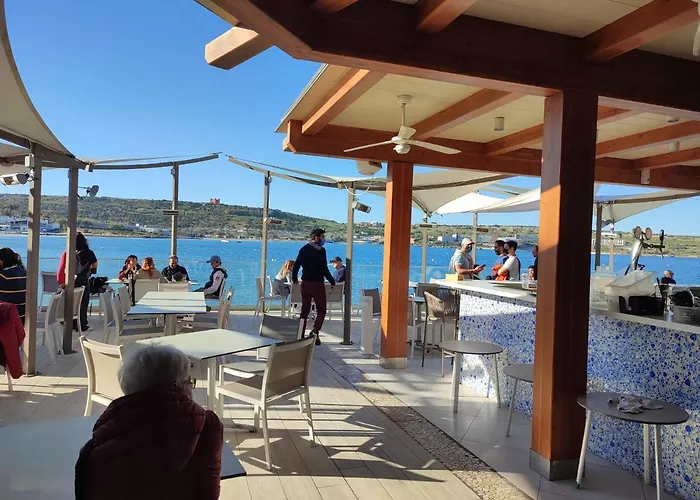 شقة Beachfront With Seaviews No56 Award Winner Unbeatable Location For Closeness To The Sea Ideal For Guests Looking For Winter Spring And Autumn Breaks In Sunny Malta Also Ideal For Coastal Hikers *