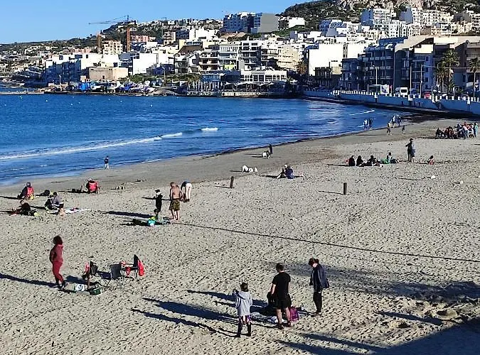 شقة Beachfront With Seaviews No56 Award Winner Unbeatable Location For Closeness To The Sea Ideal For Guests Looking For Winter Spring And Autumn Breaks In Sunny Malta Also Ideal For Coastal Hikers