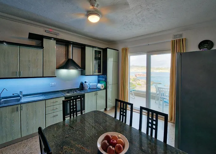 Beachfront With Seaviews No56 Award Winner Unbeatable Location For Closeness To The Sea Ideal For Guests Looking For Winter Spring And Autumn Breaks In Sunny Malta Also Ideal For Coastal Hikers شقة