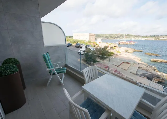 Beachfront With Seaviews No56 Award Winner Unbeatable Location For Closeness To The Sea Ideal For Guests Looking For Winter Spring And Autumn Breaks In Sunny Malta Also Ideal For Coastal Hikers المليحة