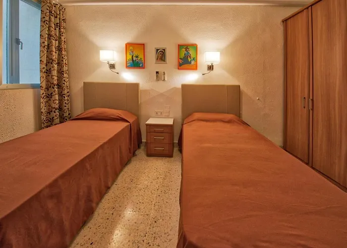 Beachfront With Seaviews No56 Award Winner Unbeatable Location For Closeness To The Sea Ideal For Guests Looking For Winter Spring And Autumn Breaks In Sunny Malta Also Ideal For Coastal Hikers شقة