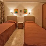 Beachfront With Seaviews No56 Award Winner Unbeatable Location For Closeness To The Sea Ideal For Guests Looking For Winter Spring And Autumn Breaks In Sunny Malta Also Ideal For Coastal Hikers Lejlighed