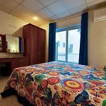Lejlighed Beachfront With Seaviews No56 Award Winner Unbeatable Location For Closeness To The Sea Ideal For Guests Looking For Winter Spring And Autumn Breaks In Sunny Malta Also Ideal For Coastal Hikers