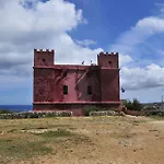 Beachfront With Seaviews No56 Award Winner Unbeatable Location For Closeness To The Sea Ideal For Guests Looking For Winter Spring And Autumn Breaks In Sunny Malta Also Ideal For Coastal Hikers Mellieħa