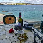 Lejlighed Beachfront With Seaviews No56 Award Winner Unbeatable Location For Closeness To The Sea Ideal For Guests Looking For Winter Spring And Autumn Breaks In Sunny Malta Also Ideal For Coastal Hikers Mellieħa