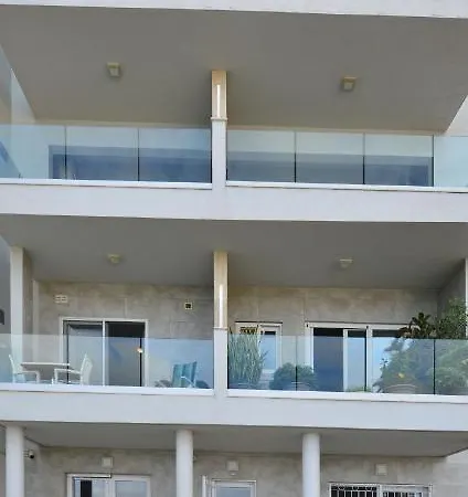 Beachfront Seaview Haven: Malta's Coastal Retreat