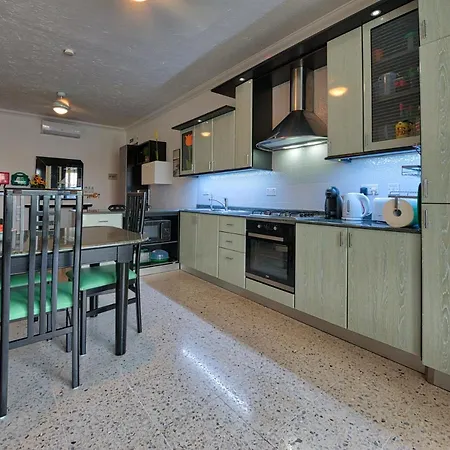 公寓 Beachfront With Seaviews No56 Award Winner Unbeatable Location For Closeness To The Sea Ideal For Guests Looking For Winter Spring And Autumn Breaks In Sunny Malta Also Ideal For Coastal Hikers *