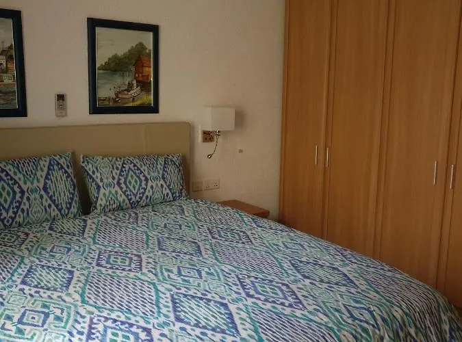 Διαμέρισμα Beachfront With Seaviews No56 Award Winner Unbeatable Location For Closeness To The Sea Ideal For Guests Looking For Winter Spring And Autumn Breaks In Sunny Malta Also Ideal For Coastal Hikers *