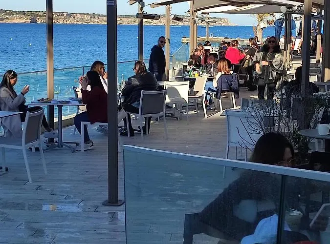 Διαμέρισμα Beachfront With Seaviews No56 Award Winner Unbeatable Location For Closeness To The Sea Ideal For Guests Looking For Winter Spring And Autumn Breaks In Sunny Malta Also Ideal For Coastal Hikers Mellieħa