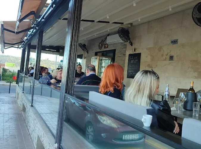 Διαμέρισμα Beachfront With Seaviews No56 Award Winner Unbeatable Location For Closeness To The Sea Ideal For Guests Looking For Winter Spring And Autumn Breaks In Sunny Malta Also Ideal For Coastal Hikers *