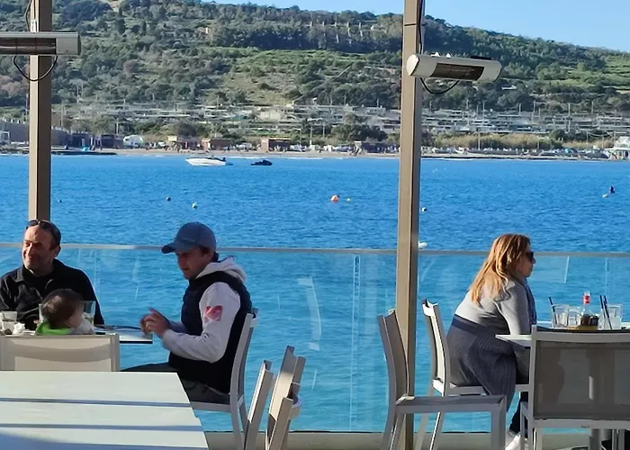 Διαμέρισμα Beachfront With Seaviews No56 Award Winner Unbeatable Location For Closeness To The Sea Ideal For Guests Looking For Winter Spring And Autumn Breaks In Sunny Malta Also Ideal For Coastal Hikers Mellieħa