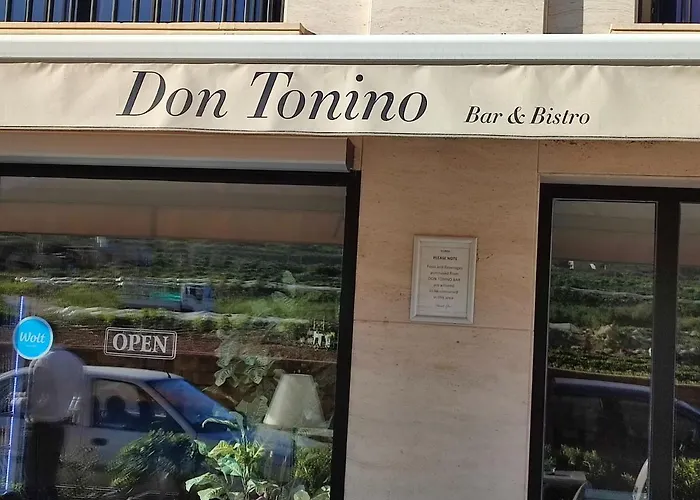 Beachfront Seaview Haven: Malta's Coastal Retreat Mellieha