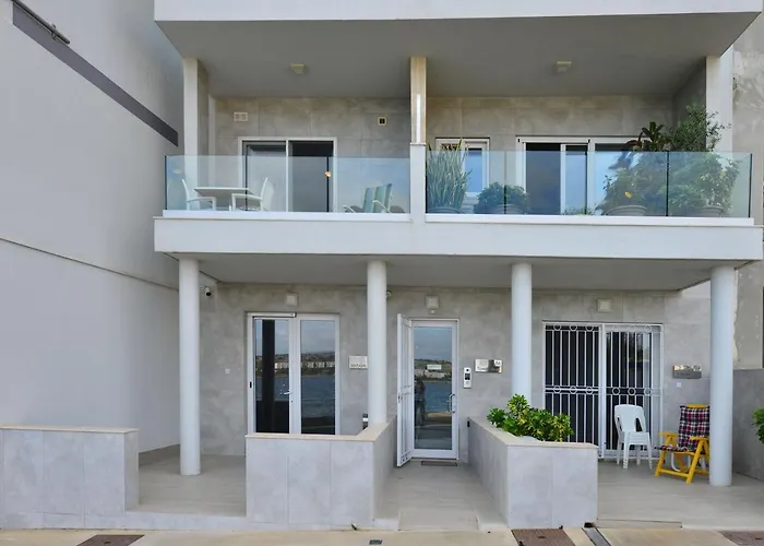 Beachfront Seaview Haven: Malta's Coastal Retreat Mellieha