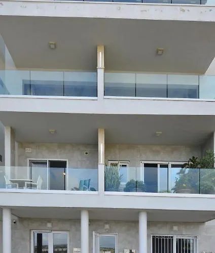 Beachfront Seaview Haven: Malta's Coastal Retreat