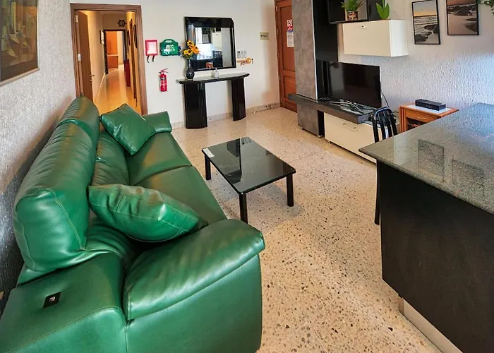 Διαμέρισμα Beachfront With Seaviews No56 Award Winner Unbeatable Location For Closeness To The Sea Ideal For Guests Looking For Winter Spring And Autumn Breaks In Sunny Malta Also Ideal For Coastal Hikers