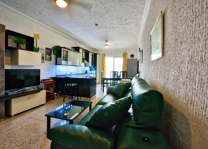 Beachfront With Seaviews No56 Award Winner Unbeatable Location For Closeness To The Sea Ideal For Guests Looking For Winter Spring And Autumn Breaks In Sunny Malta Also Ideal For Coastal Hikers Διαμέρισμα *