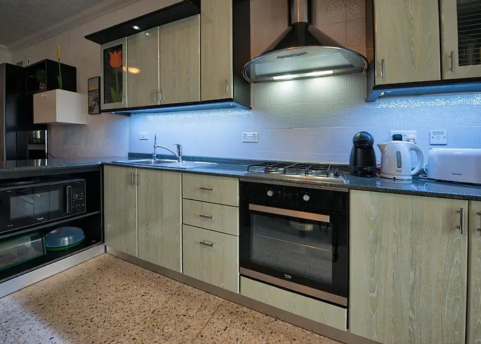 Beachfront Seaview Haven: Malta's Coastal Retreat * Mellieha