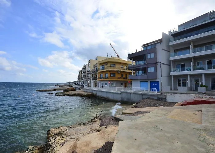 Apartment Beachfront Seaview Haven: Malta's Coastal Retreat