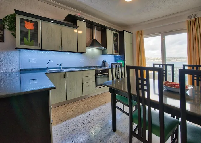 Beachfront Seaview Haven: Malta's Coastal Retreat