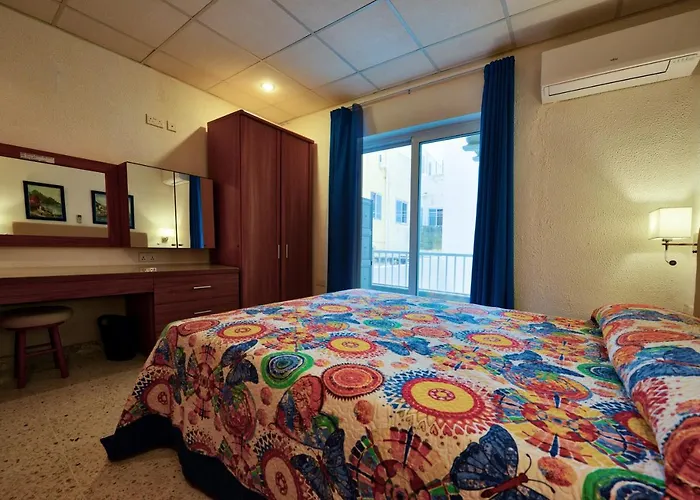 Διαμέρισμα Beachfront With Seaviews No56 Award Winner Unbeatable Location For Closeness To The Sea Ideal For Guests Looking For Winter Spring And Autumn Breaks In Sunny Malta Also Ideal For Coastal Hikers