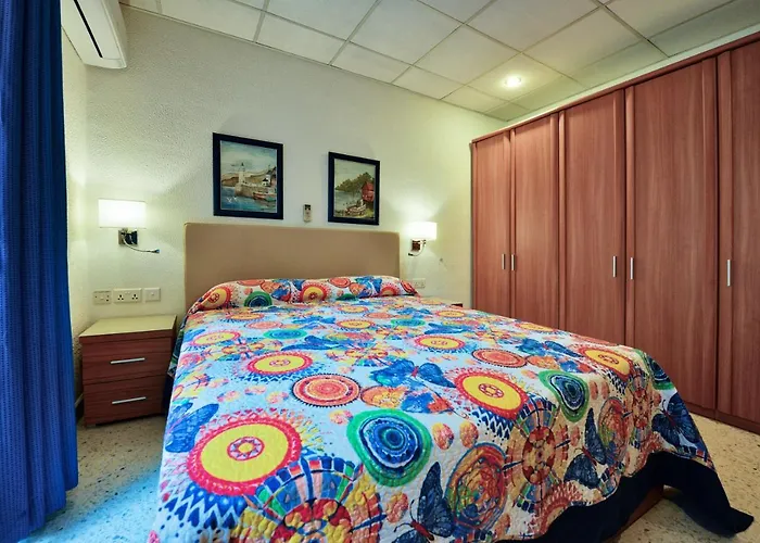 Beachfront Seaview Haven: Malta's Coastal Retreat Mellieha