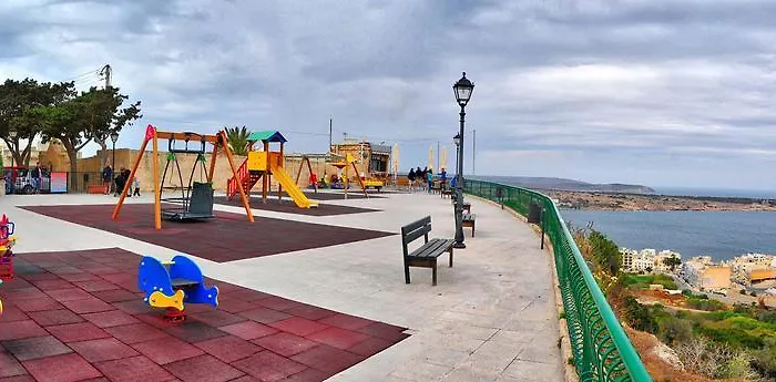 Διαμέρισμα Beachfront With Seaviews No56 Award Winner Unbeatable Location For Closeness To The Sea Ideal For Guests Looking For Winter Spring And Autumn Breaks In Sunny Malta Also Ideal For Coastal Hikers